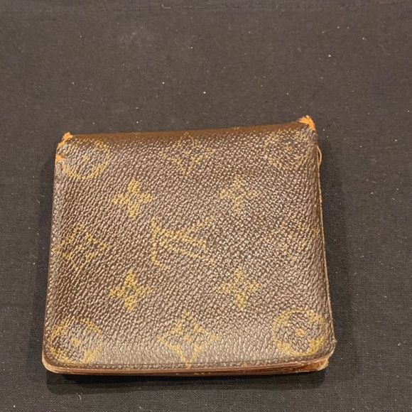 Louis Vuitton bifold monogram wallet - Picture 3 of 15